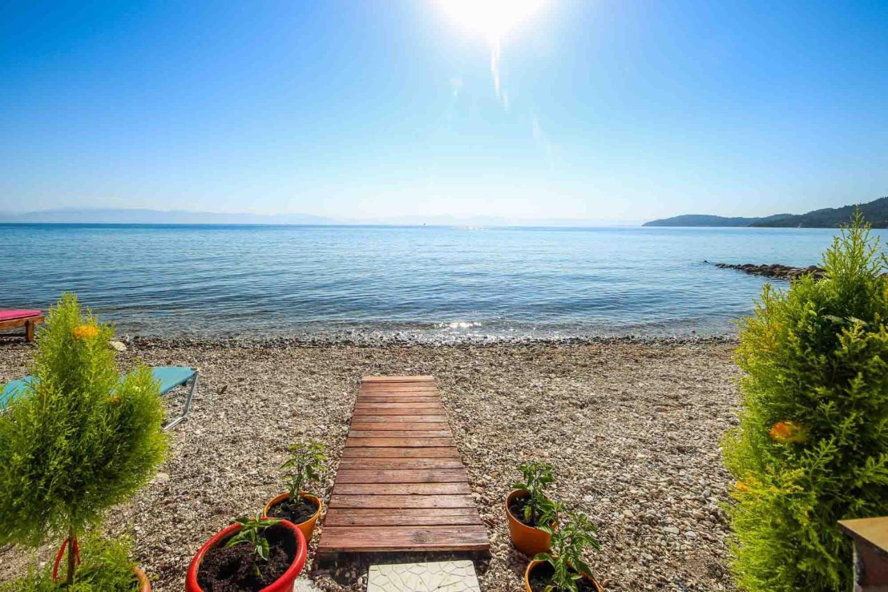 Elena Beach Apartment Mesongi Exterior photo